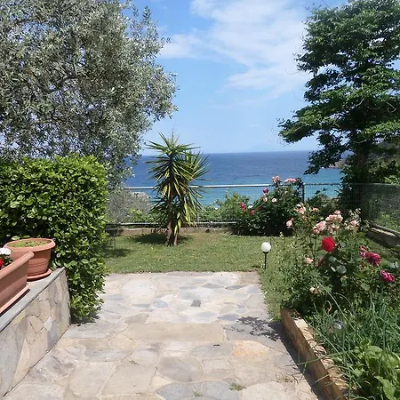 Apartman Niki Kínira